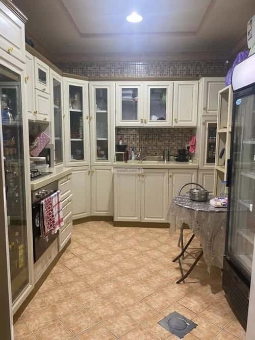 شقة 4 غرف في العقيق 15