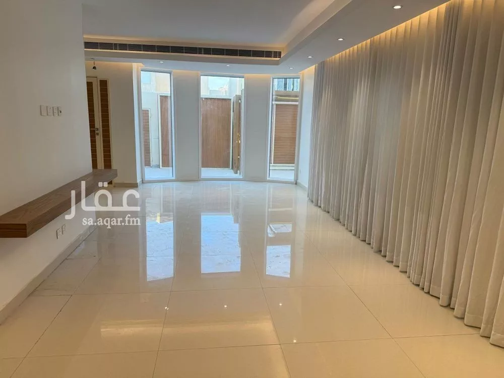 فيلا 4 غرف في الملك عبدالله 4