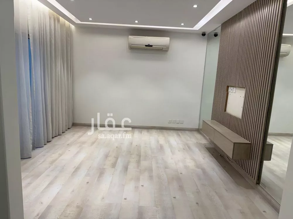 فيلا 4 غرف في الملك عبدالله 8