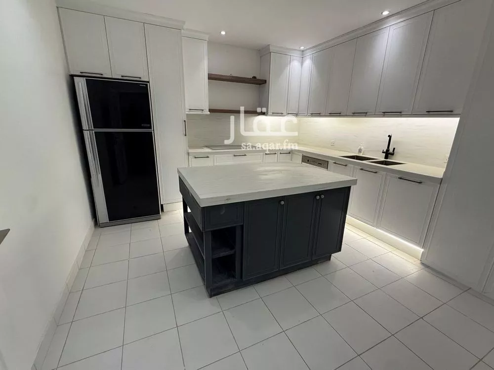 فيلا 4 غرف في الملك عبدالله 9