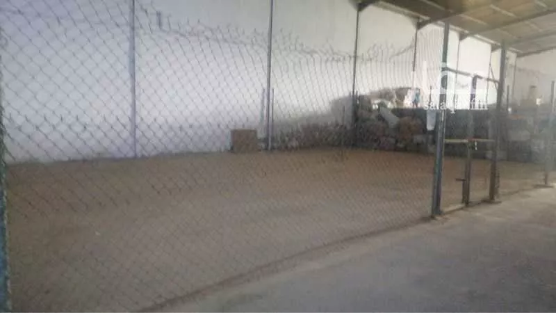 مستودع 11200 م² في السرورية 4