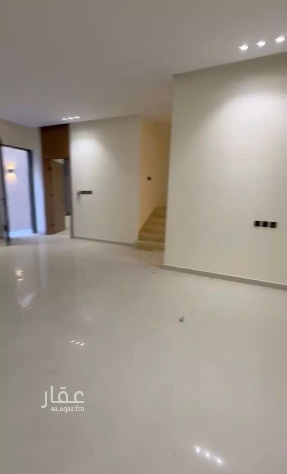 فيلا 4 غرف في احد 9