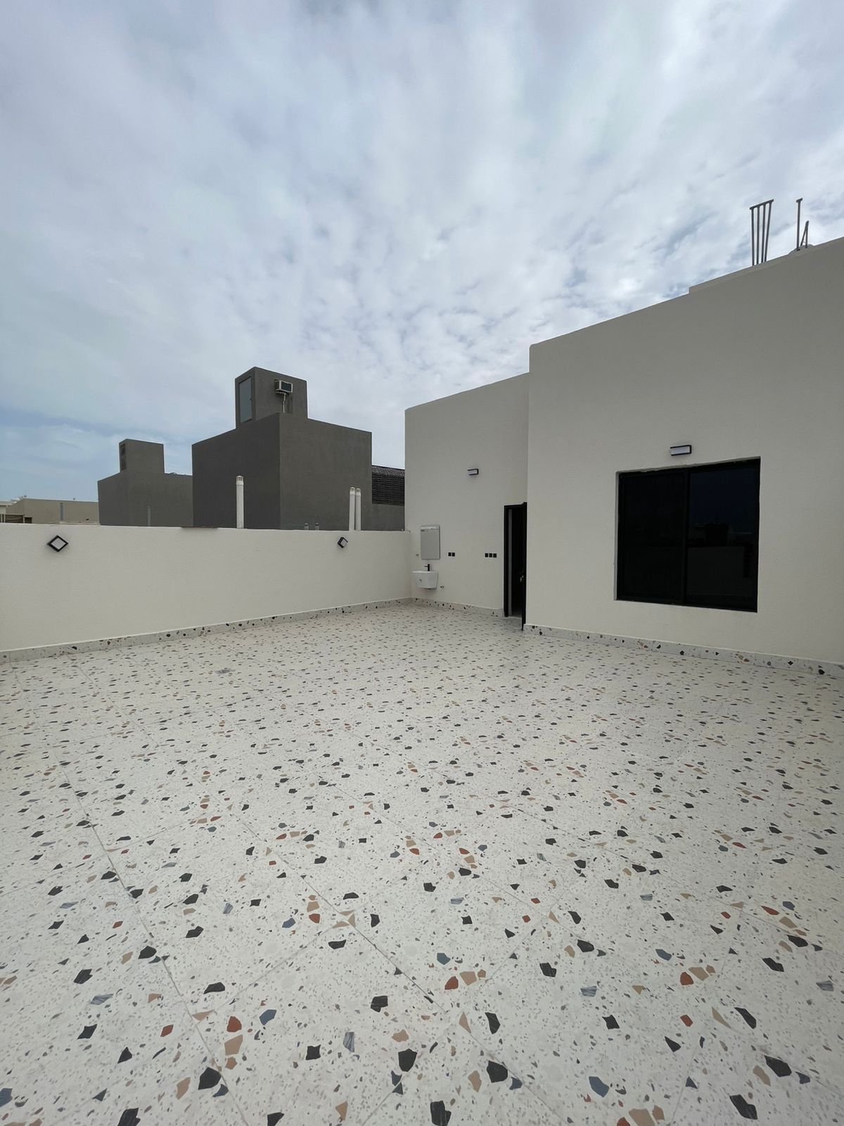 شقة  في الفردوس 7