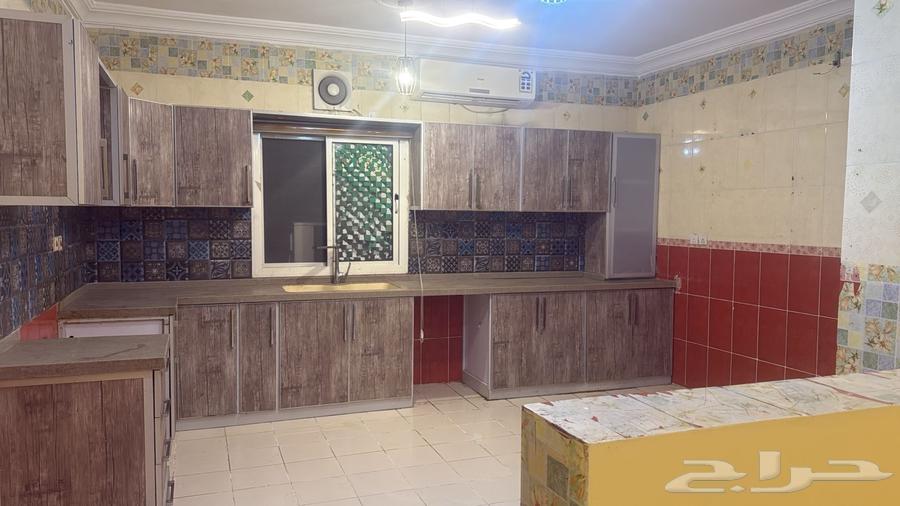 شقة 5 غرف في الواحة 5