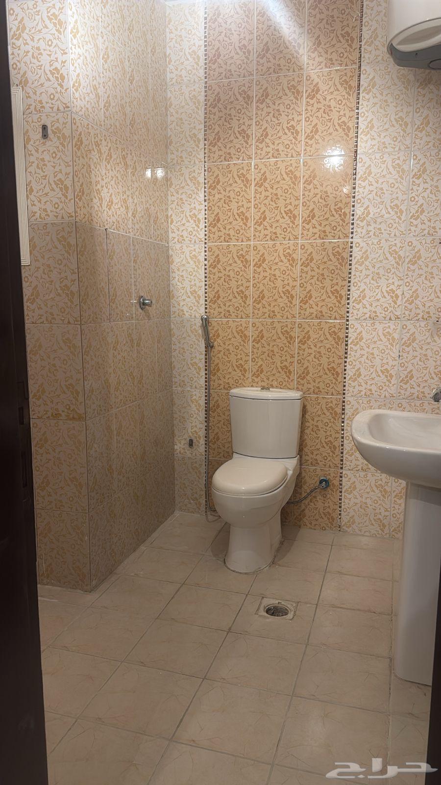 شقة 5 غرف في الواحة 6