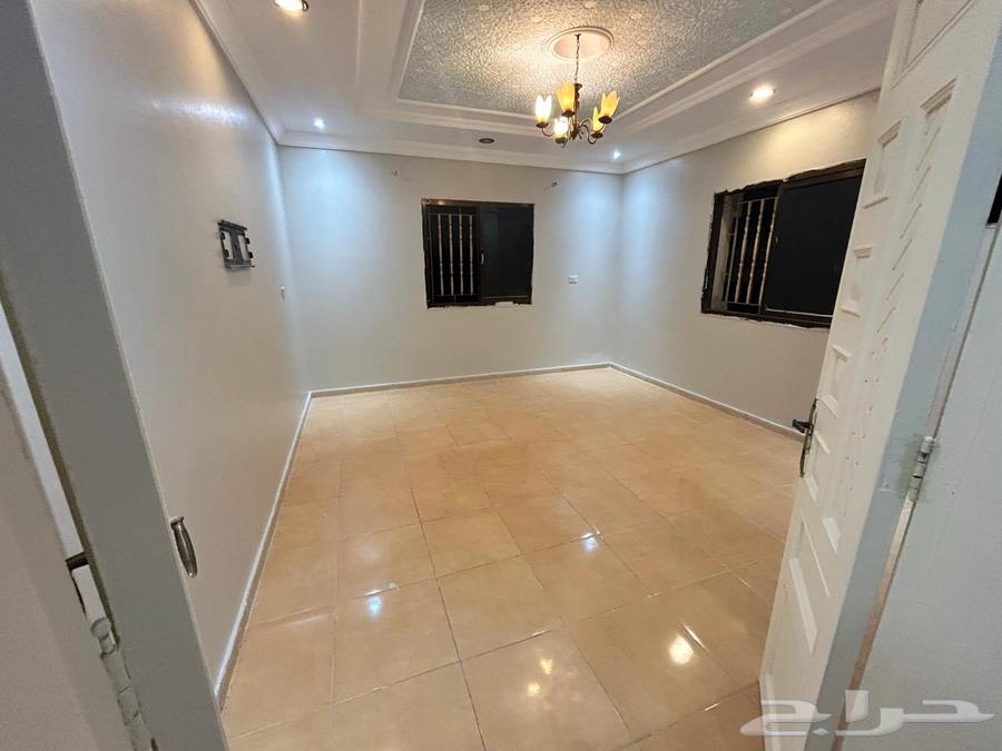 شقة 3 غرف في الروضة 4