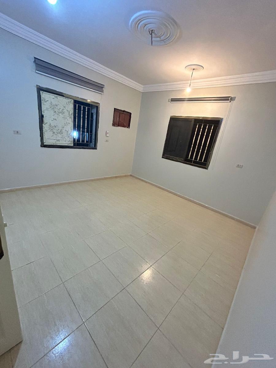 شقة 3 غرف في الروضة 8