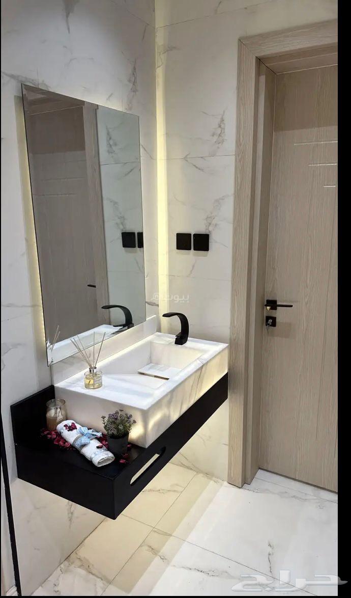 شقة 6 غرف في النزهة 4