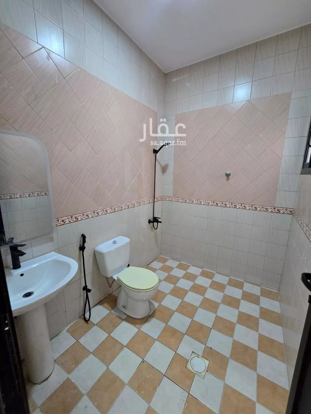 شقة 4 غرف في طيبة 13