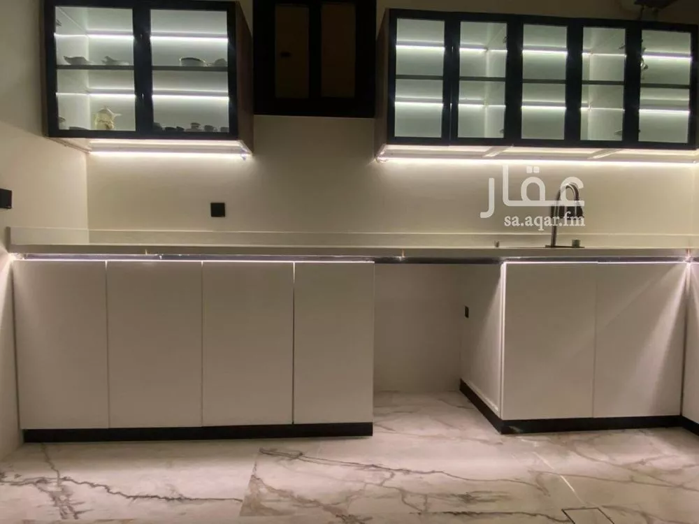 دور 3 غرف في العارض 16