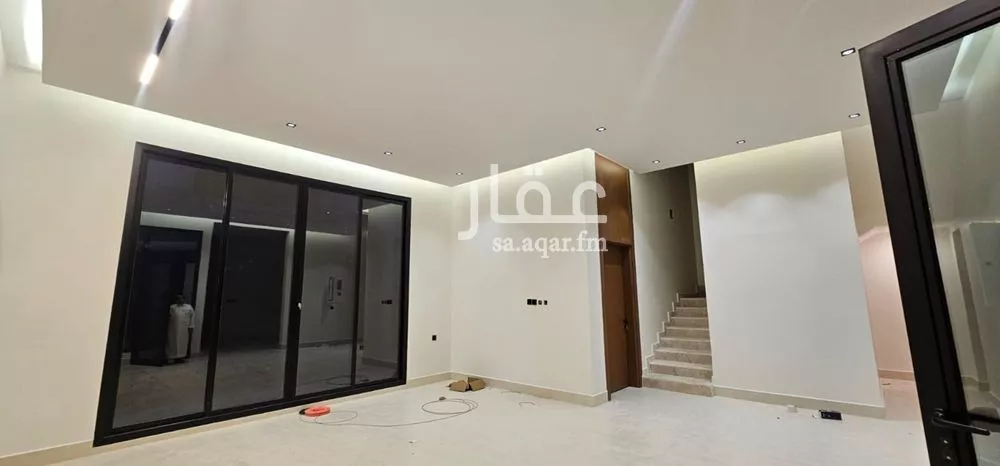 فيلا 4 غرف في العارض 6