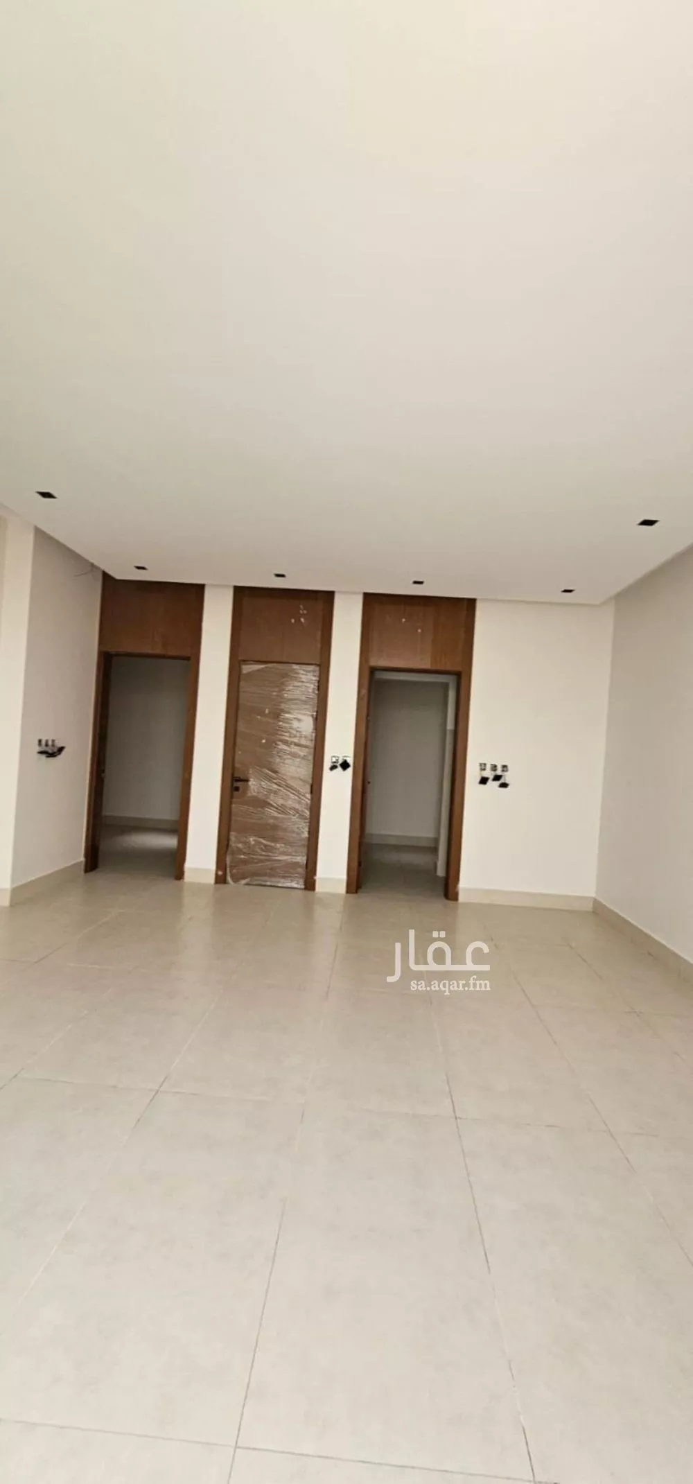 فيلا 4 غرف في العارض 8