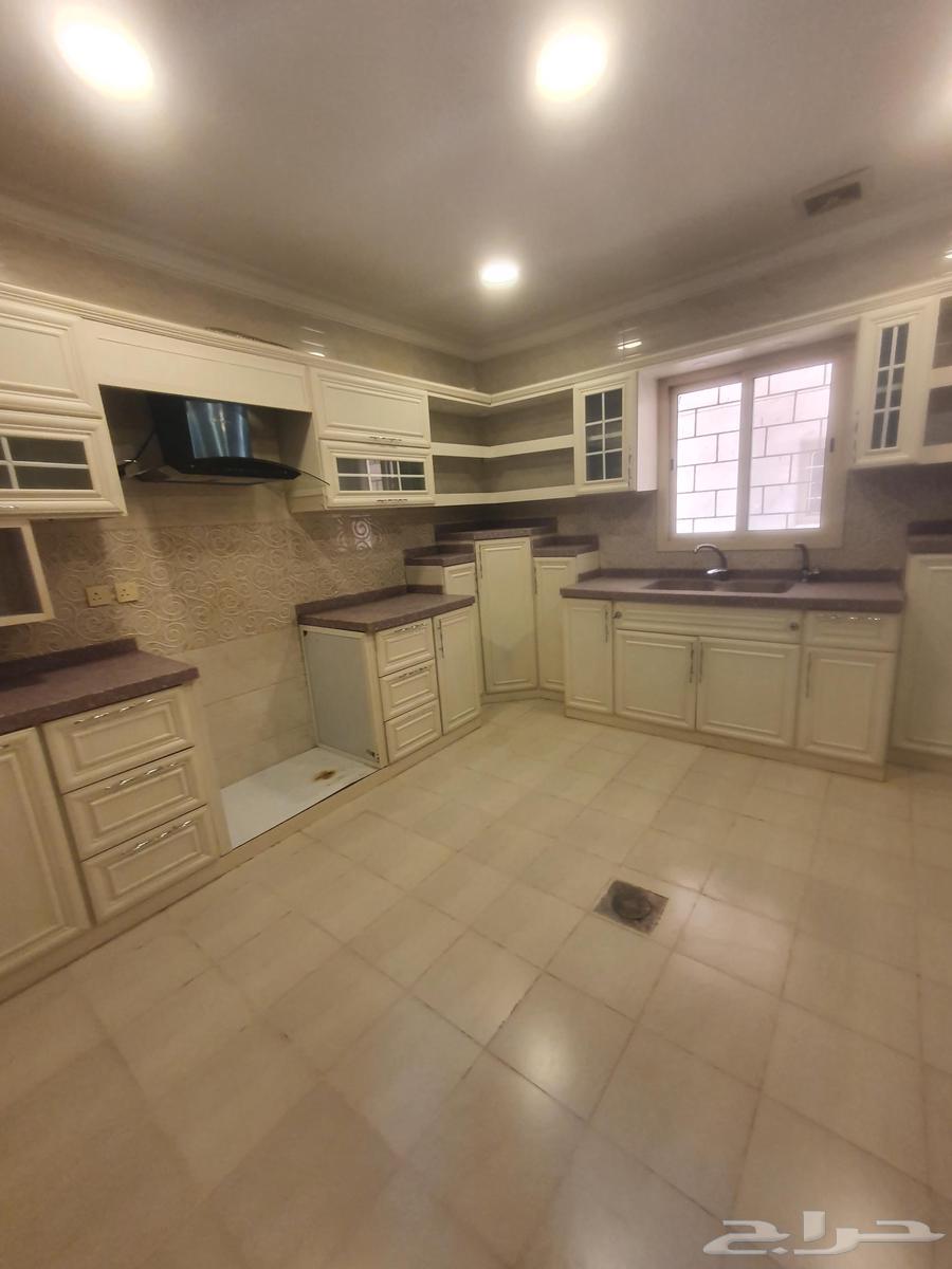 شقة 4 غرف في النور 19