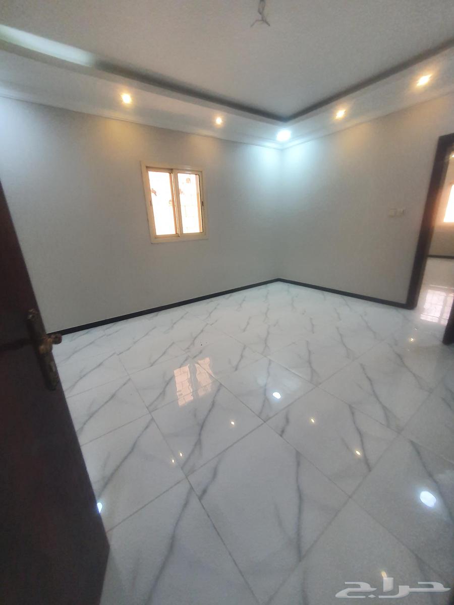 شقة 4 غرف في النور 21