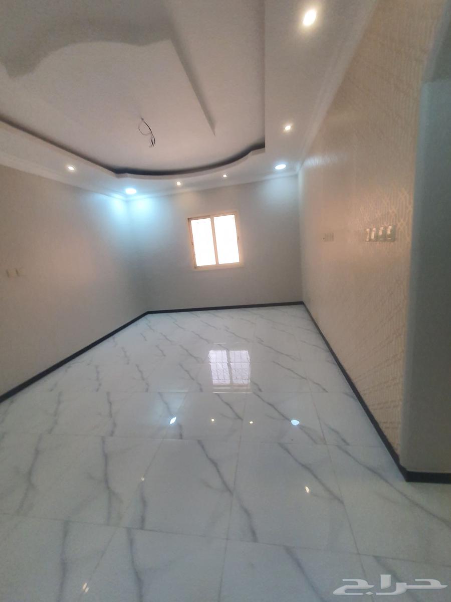 شقة 4 غرف في النور 9