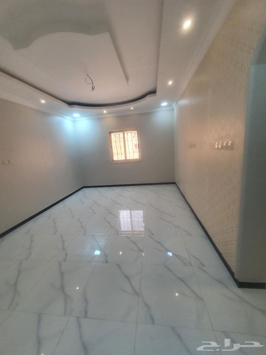 شقة 4 غرف في النور 10
