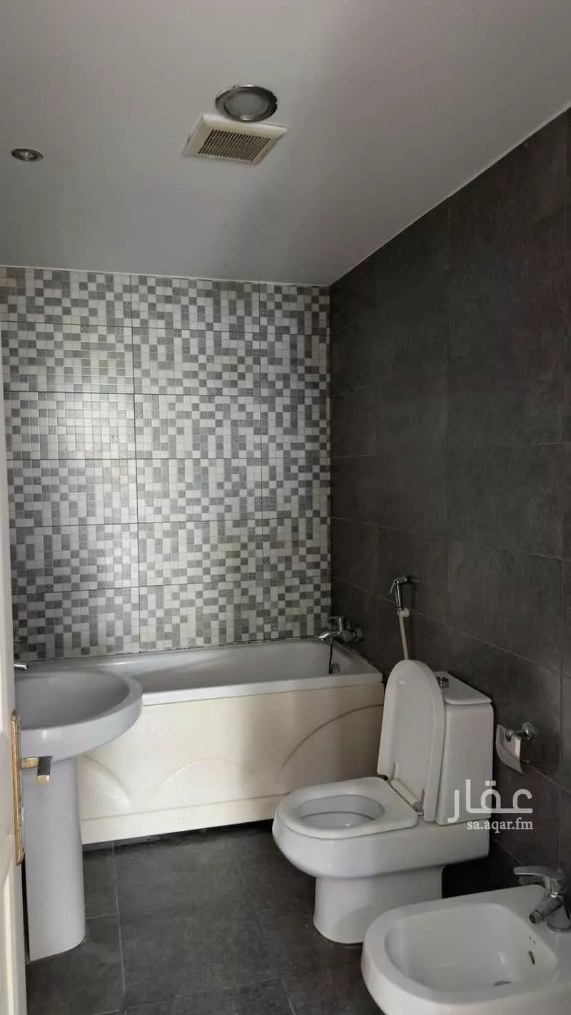 فيلا 5 غرف في الزمرد 13