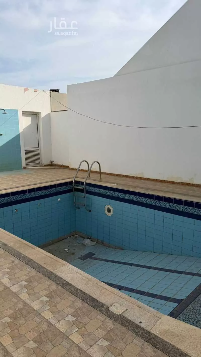 فيلا 5 غرف في الزمرد 15