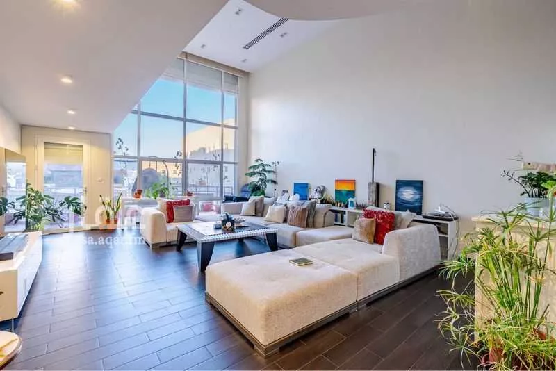 فيلا 6 غرف في الروضة 7