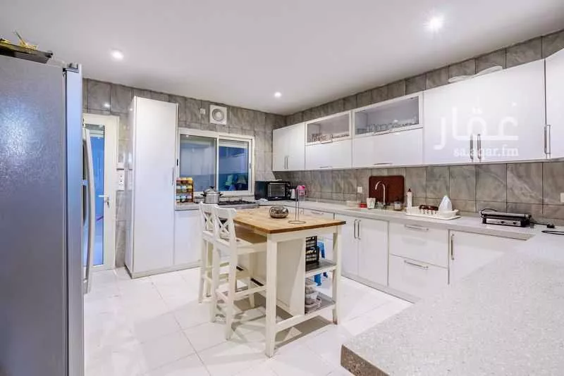 فيلا 6 غرف في الروضة 8