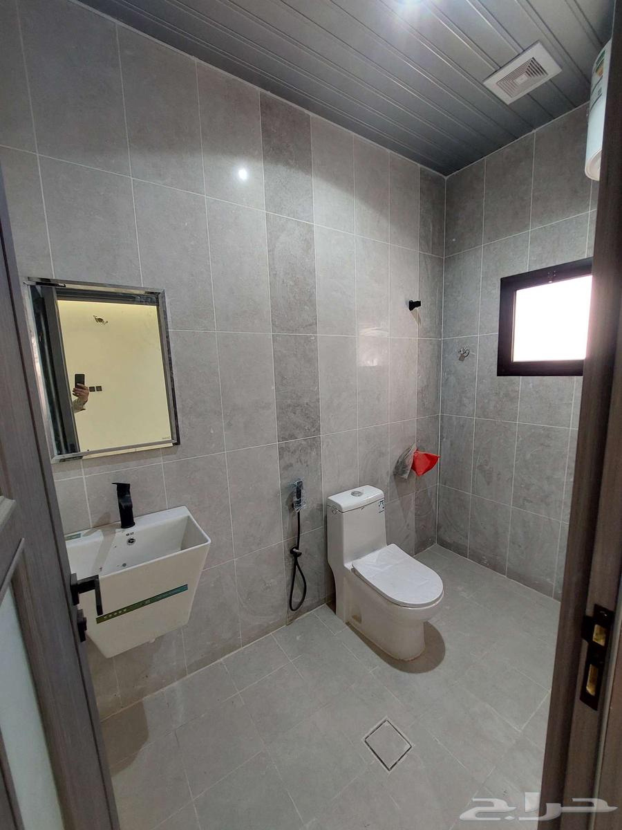 شقة 5 غرف في احد 10