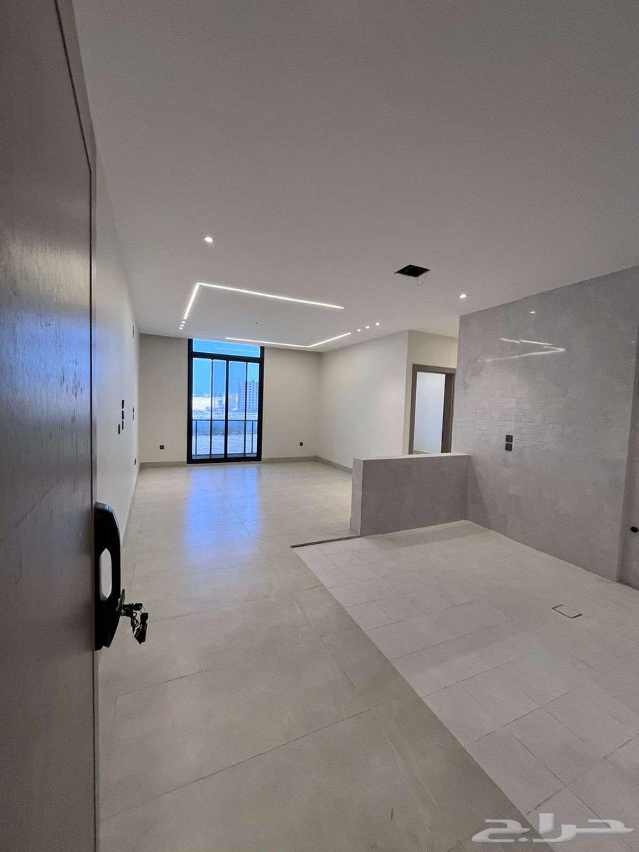 شقة 4 غرف في الحمرا 12