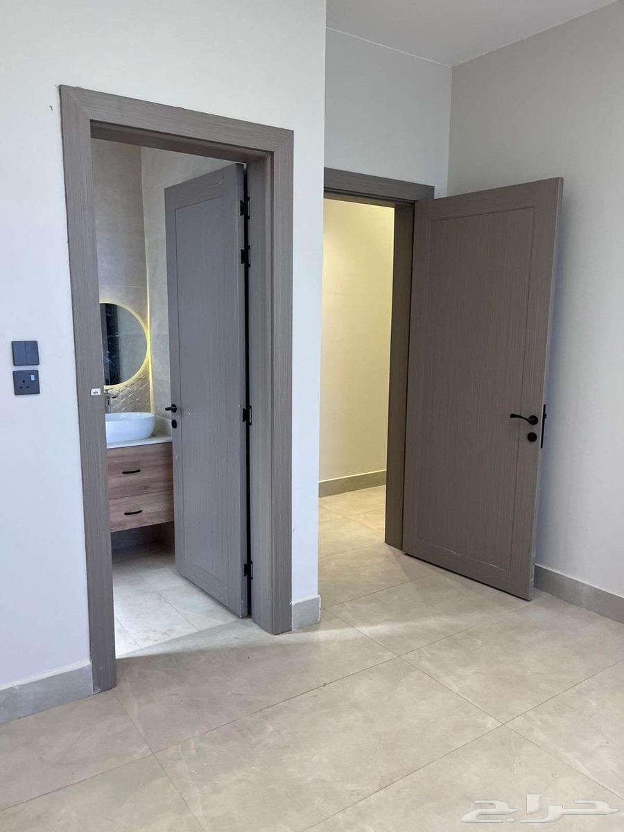 شقة 4 غرف في الحمرا 14