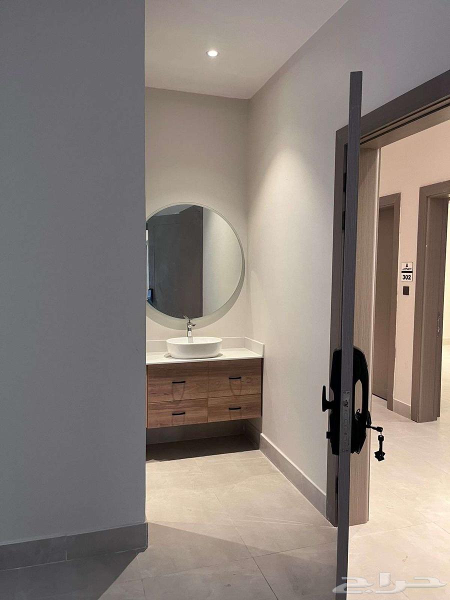 شقة 4 غرف في الحمرا 16