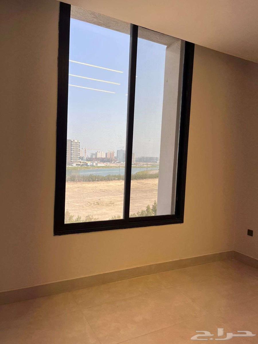 شقة 4 غرف في الحمرا 18