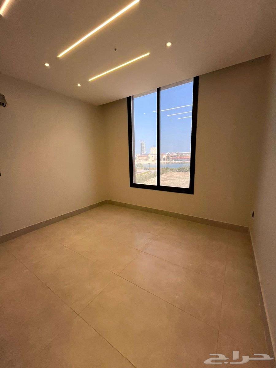 شقة 4 غرف في الحمرا 3