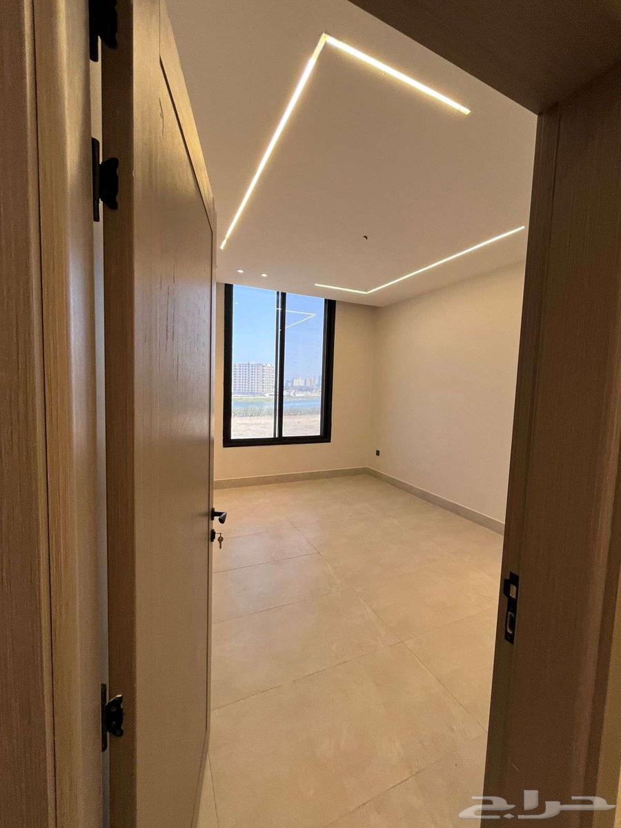 شقة 4 غرف في الحمرا 22