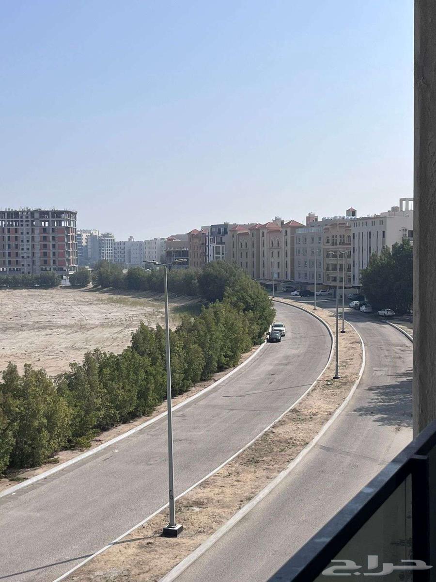 شقة 4 غرف في الحمرا 8