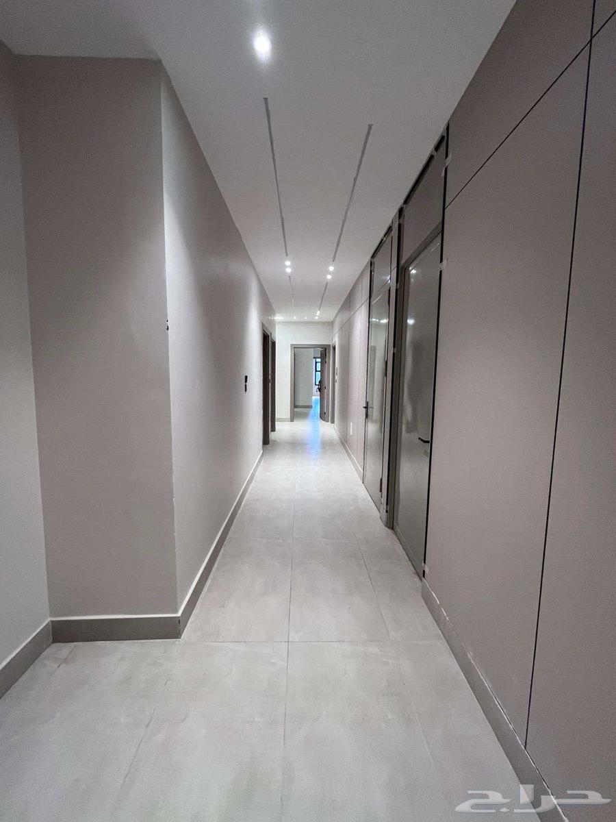 شقة 4 غرف في الحمرا 9