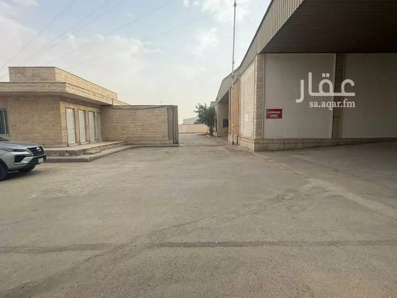 مستودع 10000 م² في طيبة 5