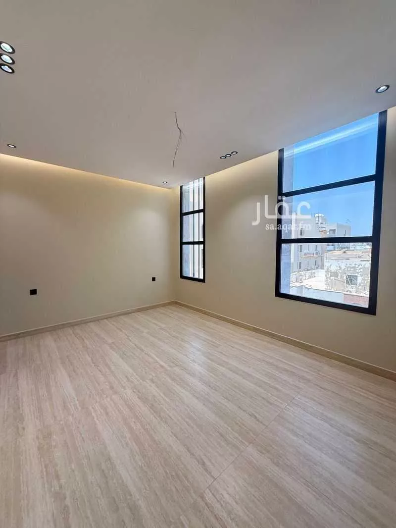 شقة 4 غرف في الروضة 11