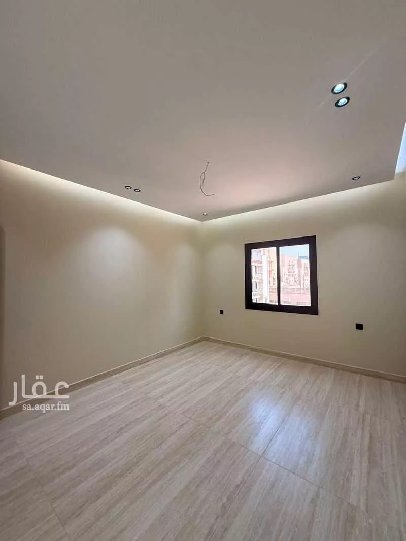 شقة 4 غرف في الروضة 8