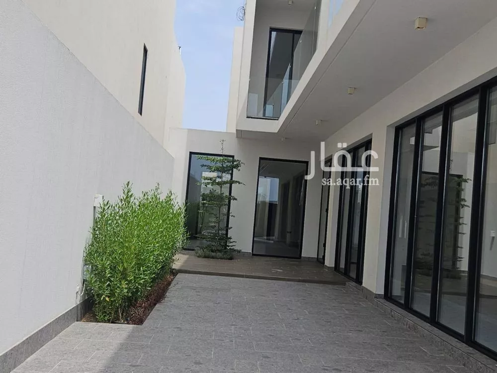 فيلا 6 غرف في البحر 10