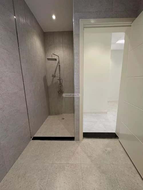 شقة 5 غرف في النخيل 9