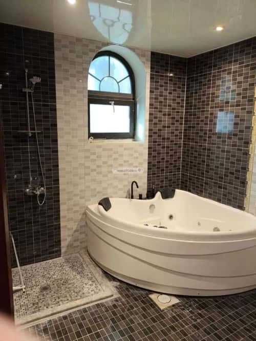 5 bedroom villa in Al Nuzhah, Eastern Province 2