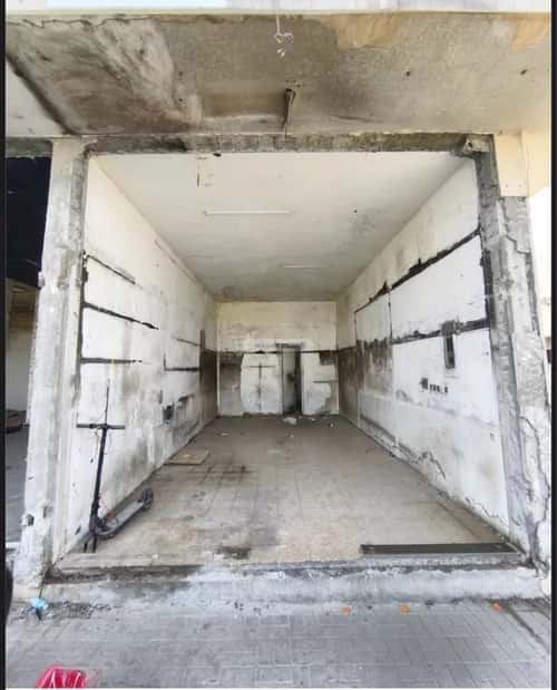 محل 40 م² في الملك فهد 5