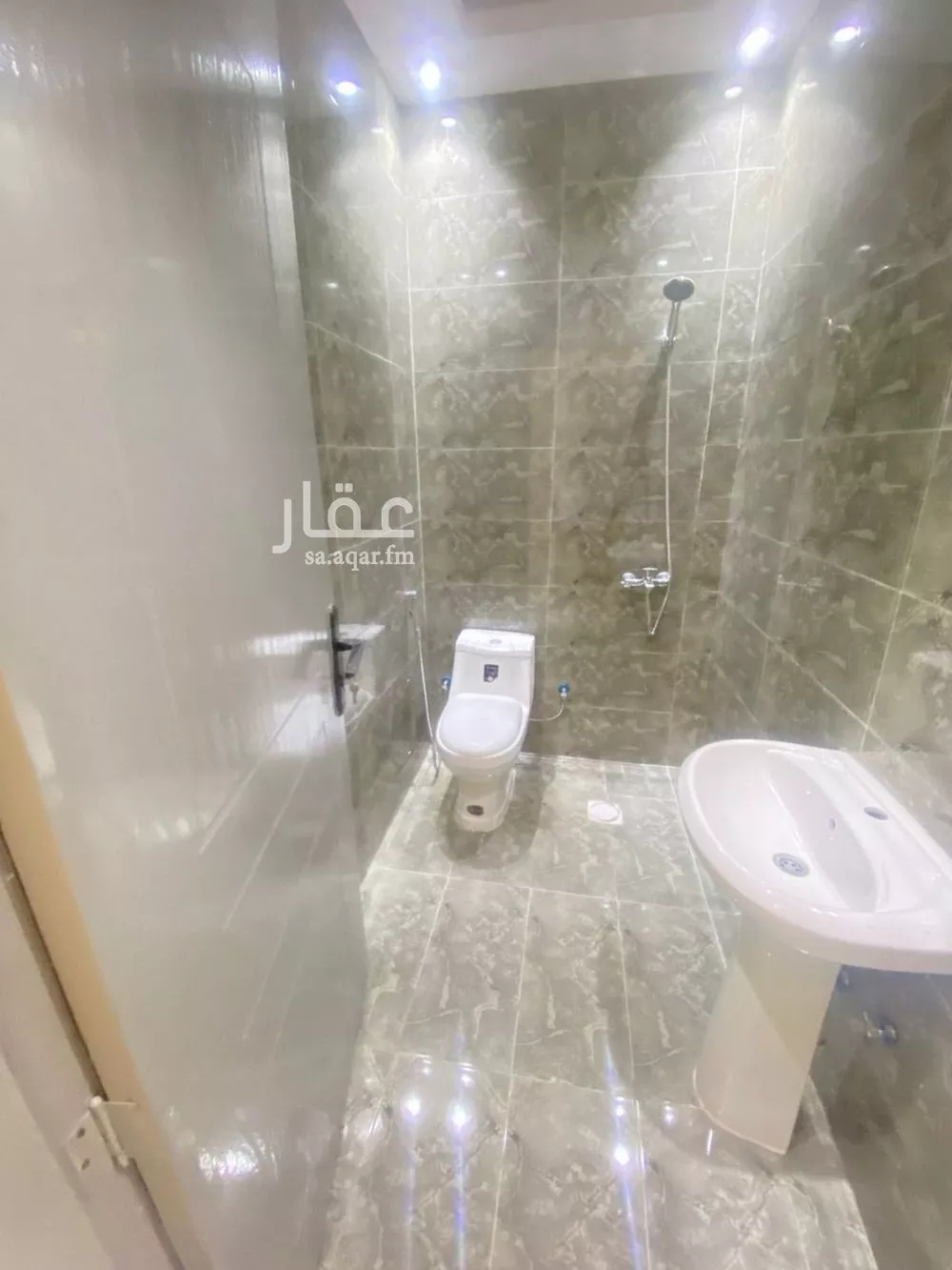 شقة 1 غرف في الرمال 2