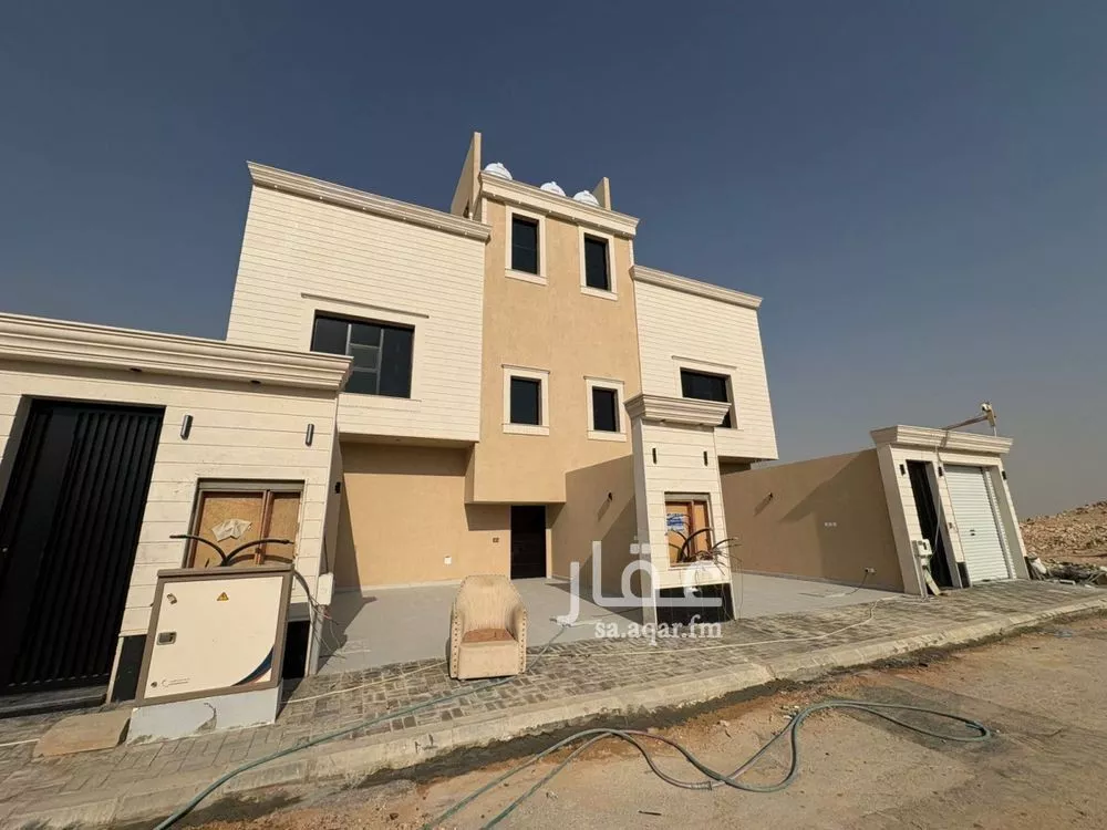 4 bedroom floor in Okaz 5