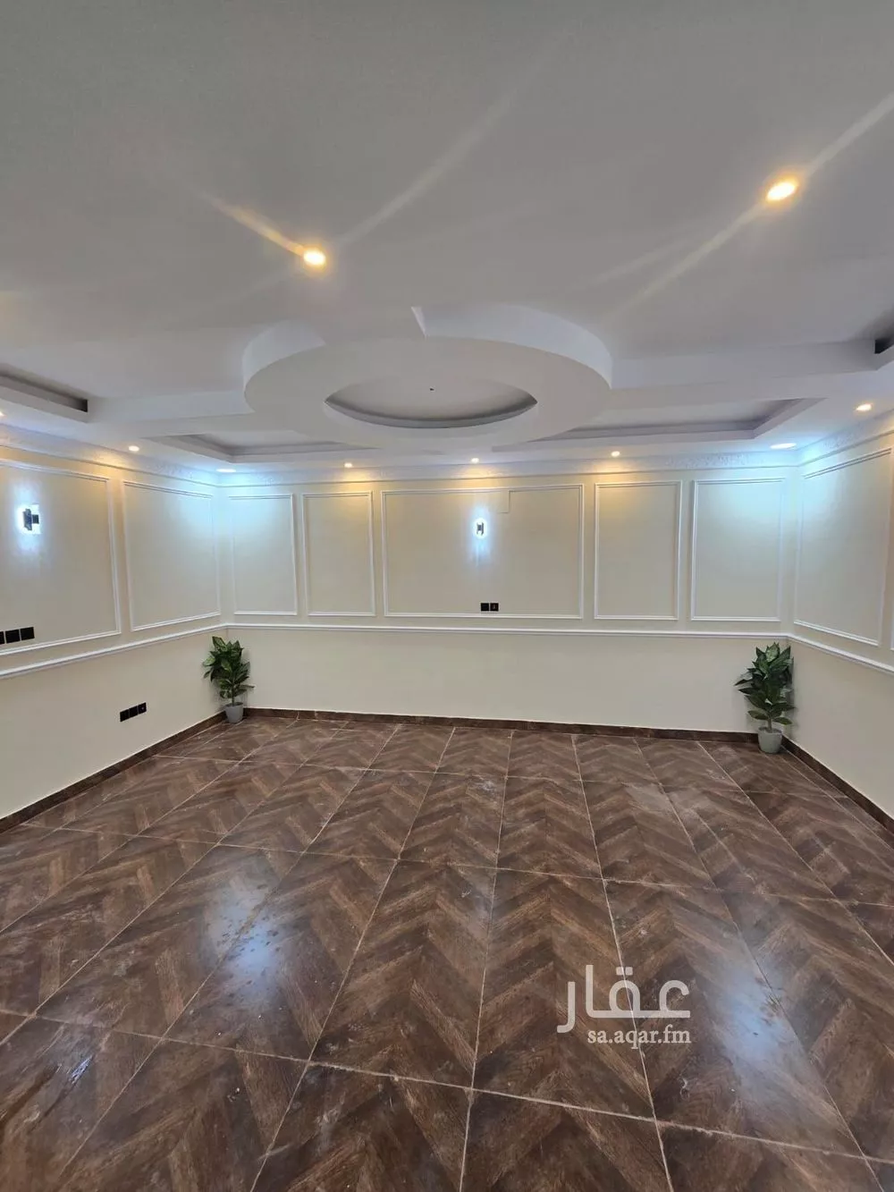 فيلا 8 غرف في ضاحية الملك فهد 11