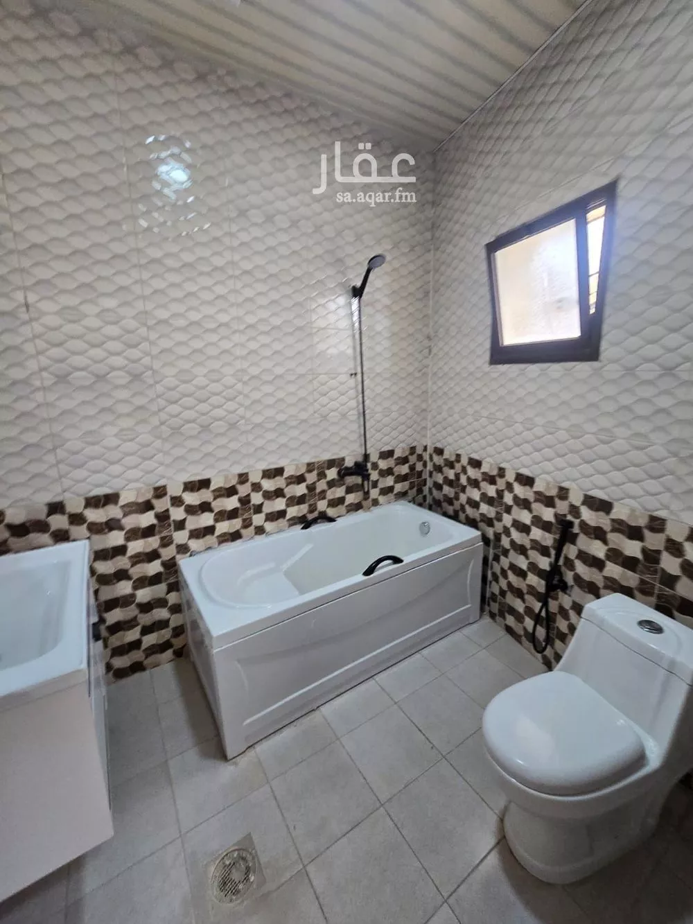 فيلا 8 غرف في ضاحية الملك فهد 17