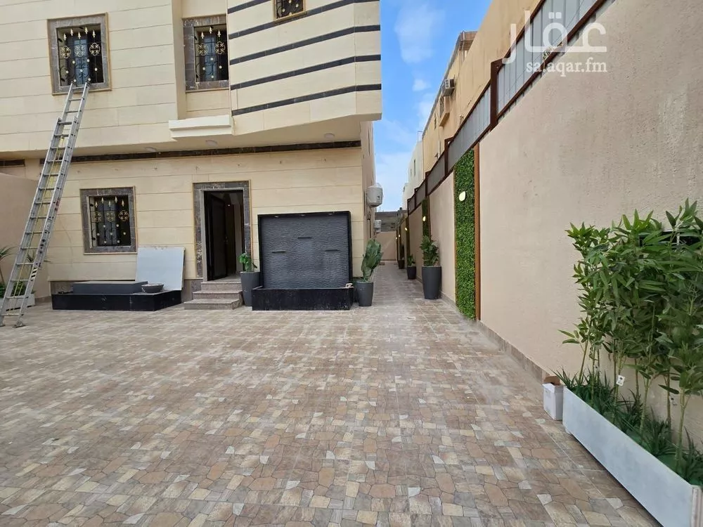 فيلا 8 غرف في ضاحية الملك فهد 4