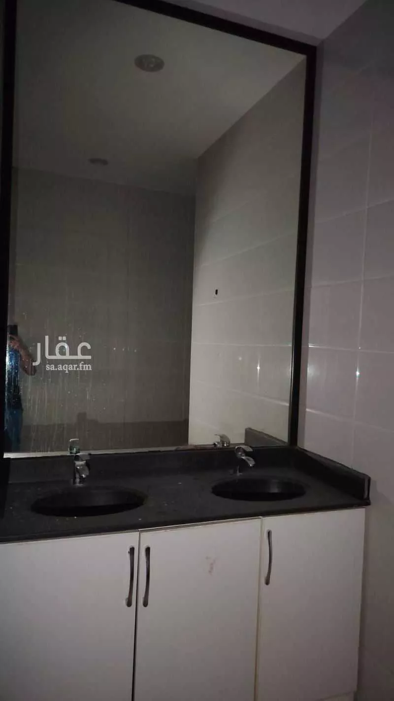 مكتب 3193 م² في الملقا 11