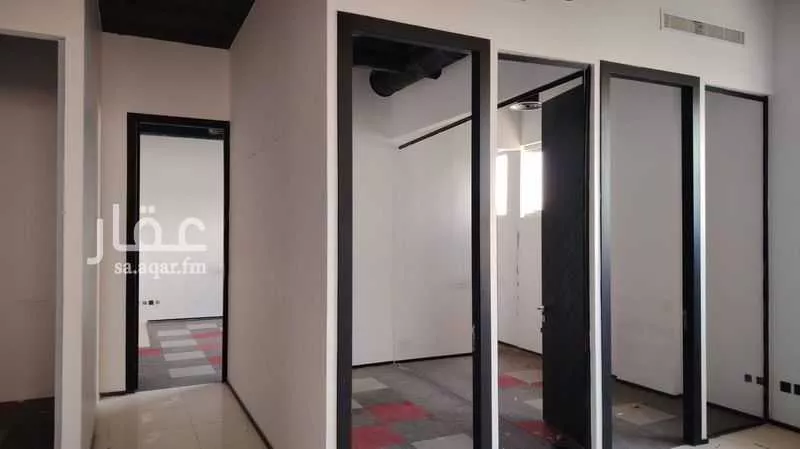 مكتب 3193 م² في الملقا 17