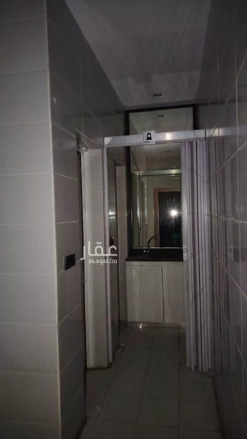 مكتب 3193 م² في الملقا 10