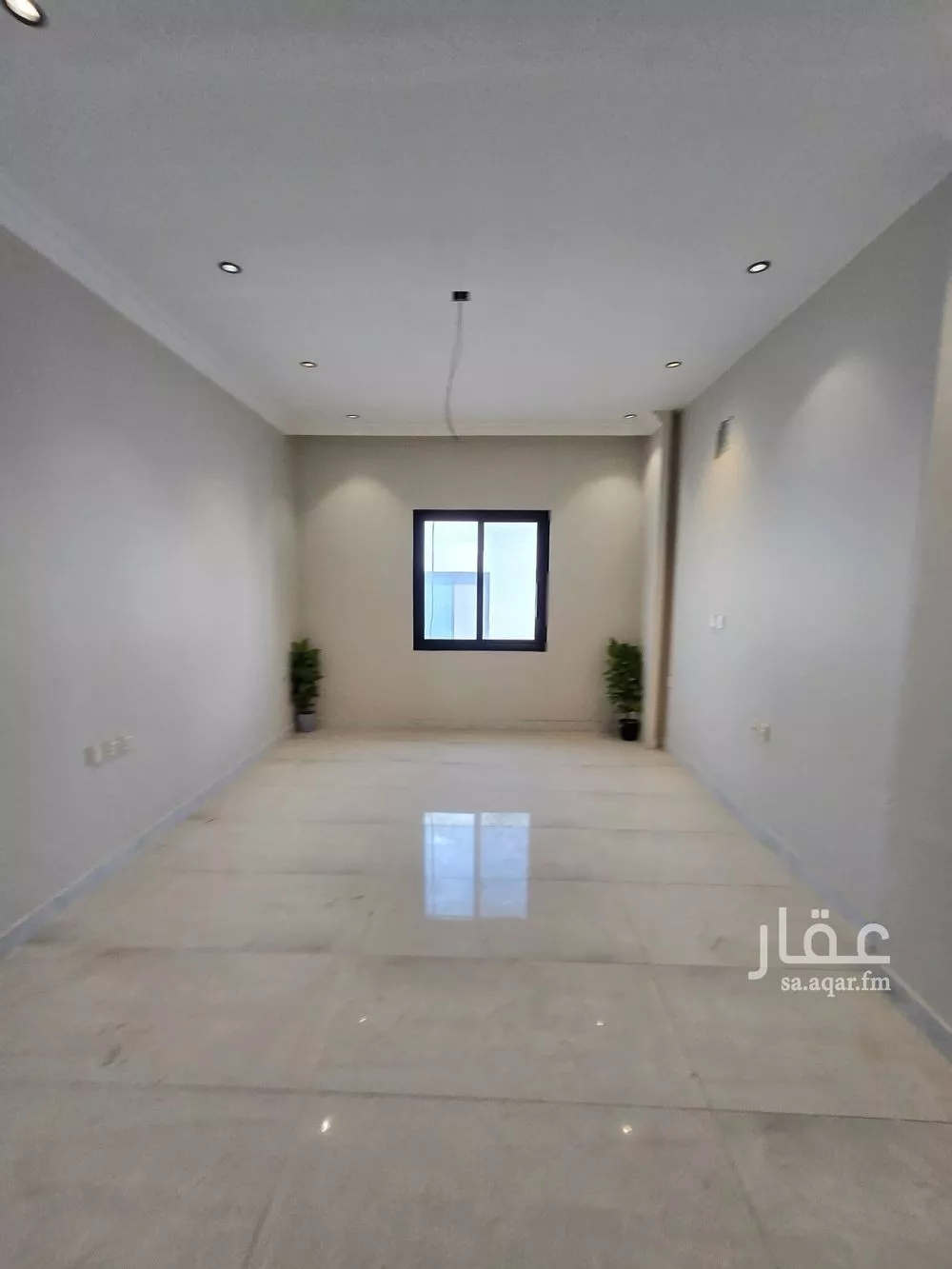 شقة 4 غرف في الحمرا 13