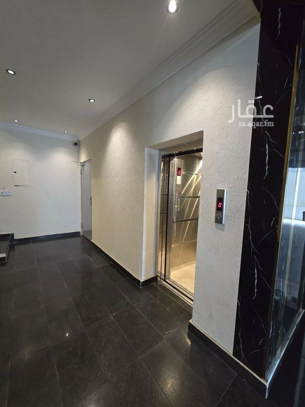 شقة 4 غرف في الحمرا 24